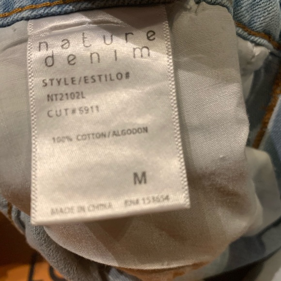 New with tags size medium Destroyed denim shorts - Picture 6 of 6